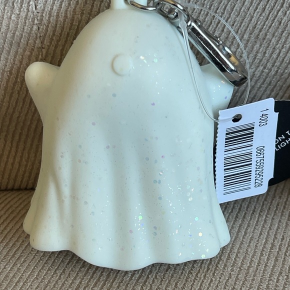Bath & Body Works Ghost/Skull GITD Light Up Halloween 2024 Pocketbac Holders NWT - Picture 9 of 16